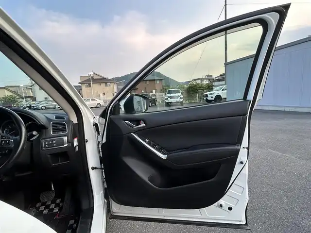 マツダ ＣＸ－５ 25S Lパッケージ 岡山県 2016(平28)年 10.6万km クリスタルホワイトパールマイカ 純正ナビ/ETC　/フルセグテレビ/衝突被害軽減システム/シートヒーター/車外カメラ（バック＆サイド）/スマートキー/純正アルミホイール/純正オーディオ/ウィンカーミラー/プッシュスタート/クルーズコントロール/ドアバイザー