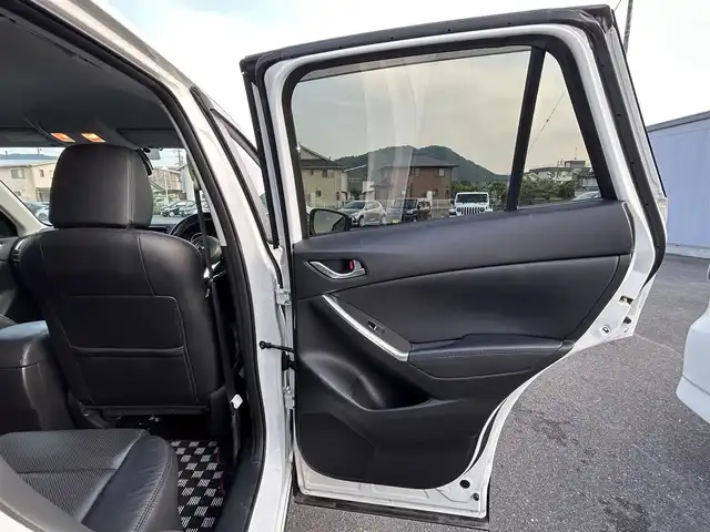 マツダ ＣＸ－５ 25S Lパッケージ 岡山県 2016(平28)年 10.6万km クリスタルホワイトパールマイカ 純正ナビ/ETC　/フルセグテレビ/衝突被害軽減システム/シートヒーター/車外カメラ（バック＆サイド）/スマートキー/純正アルミホイール/純正オーディオ/ウィンカーミラー/プッシュスタート/クルーズコントロール/ドアバイザー