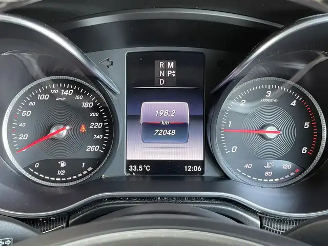 メルセデス・ベンツ Ｖ２２０ d 群馬県 2016(平28)年 7.2万km アークティックホワイト 安全装備/・衝突軽減ブレーキ/・クルーズコントロール/・クリアランスソナー/・レーンキープ/・ブラインドスポット/・全方位カメラ/・横滑り防止/純正7インチナビ/・AM/FM/Bluetooth/・SD/CD/DVD/・フルセグTV/MSV/フリップダウンモニター/LEDヘッドライト/前席パワーシート/前席シートヒーター/パドルシフト/電動パーキング/純正フロアマット/純正ビルトインETC /純正17インチアルミホイール/純正前後ドライブレコーダー