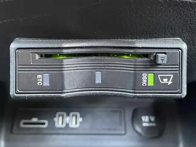 メルセデス・ベンツ Ｖ２２０ d 群馬県 2016(平28)年 7.2万km アークティックホワイト 安全装備/・衝突軽減ブレーキ/・クルーズコントロール/・クリアランスソナー/・レーンキープ/・ブラインドスポット/・全方位カメラ/・横滑り防止/純正7インチナビ/・AM/FM/Bluetooth/・SD/CD/DVD/・フルセグTV/MSV/フリップダウンモニター/LEDヘッドライト/前席パワーシート/前席シートヒーター/パドルシフト/電動パーキング/純正フロアマット/純正ビルトインETC /純正17インチアルミホイール/純正前後ドライブレコーダー