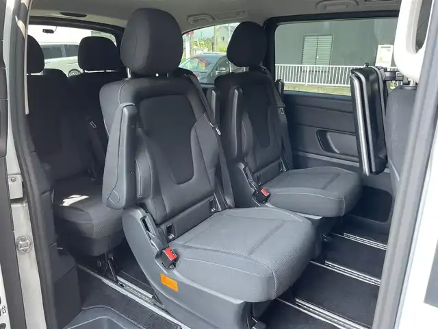 メルセデス・ベンツ Ｖ２２０ d 群馬県 2016(平28)年 7.2万km アークティックホワイト 安全装備/・衝突軽減ブレーキ/・クルーズコントロール/・クリアランスソナー/・レーンキープ/・ブラインドスポット/・全方位カメラ/・横滑り防止/純正7インチナビ/・AM/FM/Bluetooth/・SD/CD/DVD/・フルセグTV/MSV/フリップダウンモニター/LEDヘッドライト/前席パワーシート/前席シートヒーター/パドルシフト/電動パーキング/純正フロアマット/純正ビルトインETC /純正17インチアルミホイール/純正前後ドライブレコーダー