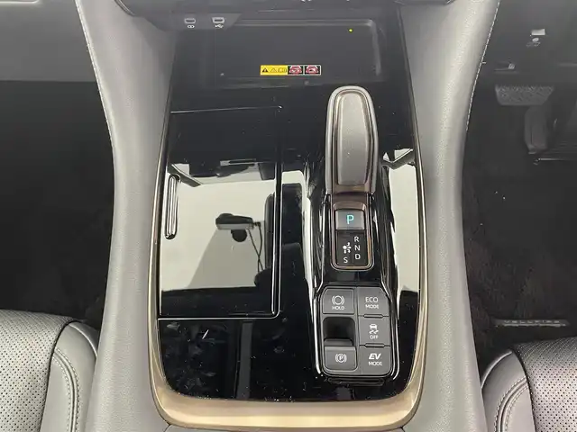 トヨタ ヴェルファイア ハイブリット Z プレミア 福井県 2024(令6)年 0.9万km ブラック 純正１４型メモリナビ/（AM/FM/BT/ミラキャスト/HDMI/USB)/全方位カメラ/純正１３．２型有機ＥＬ後席モニター/ユニバーサルステップ/スペアキー1本/両側パワースライドドア/ガラスルーフ/電動リアゲート/パワーシート（前席＆セカンドシート）/シートヒーター＆ベンチレーション（前席＆セカンドシート）/ハンドルヒーター/純正アルミホイール/（225/55R19）/純正フロアマット/純正ビルトインETC2.0/トヨタチームメイト/トヨタセーフティセンス