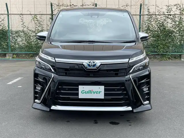 トヨタ ヴォクシー ハイブリッド ZS 煌Ⅲ 東京都 2021(令3)年 0.8万km ブラック 純正９型ナビ　/両側電動ドア　/ハーフレザー　/前席シートヒーター　/トヨタセーフティセンス　/クルーズコントロール　/ＬＥＤヘッド　/フルセグＴＶ　/バックカメラ　/Ｂｌｕｅｔｏｏｔｈ　/衝突被害軽減　/レーンキープ