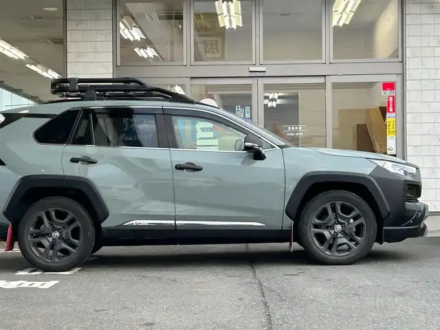 トヨタ ＲＡＶ４ アドベンチャー 岩手県 2022(令4)年 2.6万km アーバンカーキ ４WD/ワンオーナー/純正ナビ/FM/AM/フルセグ/Bluetooth/クルーズコントロール/全周囲バックカメラ/車線逸脱防止/衝突軽減ブレーキ/電動パーキングブレーキ/横滑り防止装置/ルーフレール/シートヒーター/エアーシート/ハンドルヒーター/パワーシート/USB端子/LEDライト/フォグランプ/AUTOライト/オートミラー/純正バイザー/スペアキー/スマートキー×2/純正エンジンスターター/ETC/保証書　取説