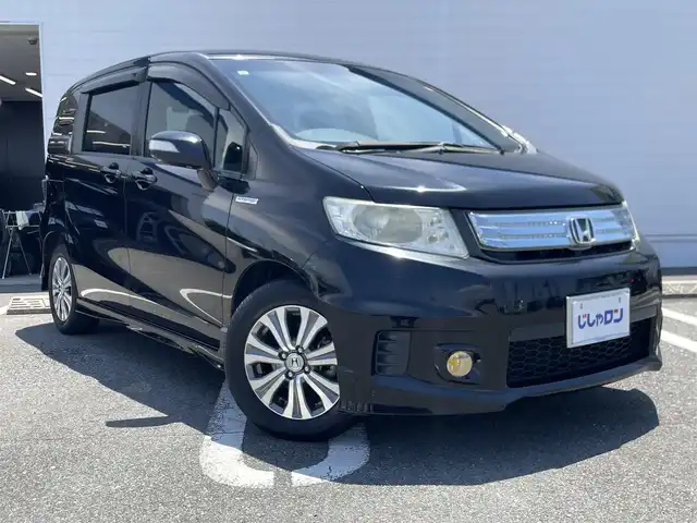 ホンダ フリード スパイク ハイブリット ジャストセレクション 熊本県 2013(平25)年 4.6万km プレミアムスパークルブラックパール (株)IDOMが運営する【じしゃロン熊本店】の自社ローン専用車両になりますこちらは現金またはオートローンご利用時の価格です。自社ローンご希望の方は別途その旨お申付け下さい/ワンオーナー　/純正ナビ　/ホンダインターナビ　/バックカメラ　/両側パワースライドドア　/クルーズコントローラー　/ビルトインＥＴＣ　/ＨＩＤヘッドライト　/ダブルエアバッグ　/イモビライザー　/純正ＡＷ