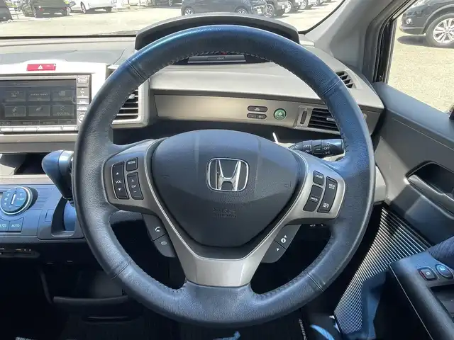 ホンダ フリード スパイク ハイブリット ジャストセレクション 熊本県 2013(平25)年 4.6万km プレミアムスパークルブラックパール (株)IDOMが運営する【じしゃロン熊本店】の自社ローン専用車両になりますこちらは現金またはオートローンご利用時の価格です。自社ローンご希望の方は別途その旨お申付け下さい/ワンオーナー　/純正ナビ　/ホンダインターナビ　/バックカメラ　/両側パワースライドドア　/クルーズコントローラー　/ビルトインＥＴＣ　/ＨＩＤヘッドライト　/ダブルエアバッグ　/イモビライザー　/純正ＡＷ