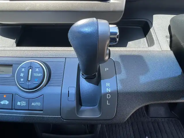 ホンダ フリード スパイク ハイブリット ジャストセレクション 熊本県 2013(平25)年 4.6万km プレミアムスパークルブラックパール (株)IDOMが運営する【じしゃロン熊本店】の自社ローン専用車両になりますこちらは現金またはオートローンご利用時の価格です。自社ローンご希望の方は別途その旨お申付け下さい/ワンオーナー　/純正ナビ　/ホンダインターナビ　/バックカメラ　/両側パワースライドドア　/クルーズコントローラー　/ビルトインＥＴＣ　/ＨＩＤヘッドライト　/ダブルエアバッグ　/イモビライザー　/純正ＡＷ