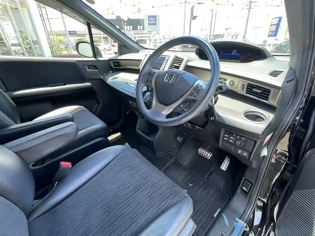 ホンダ フリード スパイク ハイブリット ジャストセレクション 熊本県 2013(平25)年 4.6万km プレミアムスパークルブラックパール (株)IDOMが運営する【じしゃロン熊本店】の自社ローン専用車両になりますこちらは現金またはオートローンご利用時の価格です。自社ローンご希望の方は別途その旨お申付け下さい/ワンオーナー　/純正ナビ　/ホンダインターナビ　/バックカメラ　/両側パワースライドドア　/クルーズコントローラー　/ビルトインＥＴＣ　/ＨＩＤヘッドライト　/ダブルエアバッグ　/イモビライザー　/純正ＡＷ