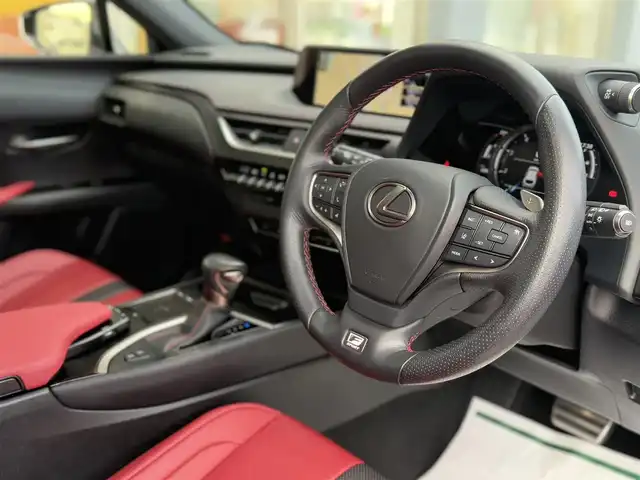 レクサス ＵＸ 200 Fスポーツ 香川県 2020(令2)年 2.1万km ホワイトノーヴァガラスフレーク 純正SDナビ/【フルセグ/CD/DVD/BT】/バックカメラ/追従型クルーズコントロール/MTモード付AT/サンルーフ/前席パワーシート/前席シートヒーター/電動リアゲート/BSM/ハンドルヒーター/横滑り防止装置/衝突被害軽減システム/赤レザーシート/前後コーナーセンサー/純正ビルトインETC2.0/純正前後ドライブレコーダー