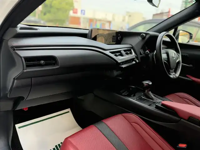 レクサス ＵＸ 200 Fスポーツ 香川県 2020(令2)年 2.1万km ホワイトノーヴァガラスフレーク 純正SDナビ/【フルセグ/CD/DVD/BT】/バックカメラ/追従型クルーズコントロール/MTモード付AT/サンルーフ/前席パワーシート/前席シートヒーター/電動リアゲート/BSM/ハンドルヒーター/横滑り防止装置/衝突被害軽減システム/赤レザーシート/前後コーナーセンサー/純正ビルトインETC2.0/純正前後ドライブレコーダー