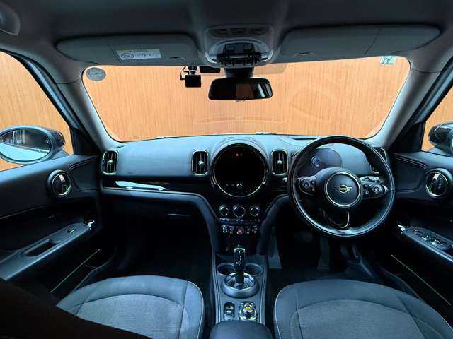 ＭＩＮＩ ＢＭＷ ミニ クロスオーバー クーパー D オール4 千葉県 2020(令2)年 4万km ホワイト・シルバー ＨＵＤ　/ＡＣＣ　/純正ナビ　/バックカメラ　/パーキングアシスト/シートヒーター　/ＰＤＣ　/ドライブレコーダー　/アイドリングストップ　/電動パーキングブレーキ　/横滑り防止機能　/ＥＴＣ　/純正１８インチＡＷ