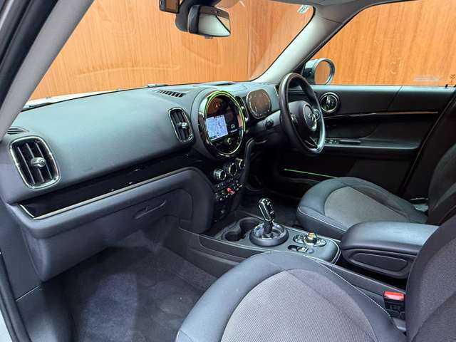 ＭＩＮＩ ＢＭＷ ミニ クロスオーバー クーパー D オール4 千葉県 2020(令2)年 4万km ホワイト・シルバー ＨＵＤ　/ＡＣＣ　/純正ナビ　/バックカメラ　/パーキングアシスト/シートヒーター　/ＰＤＣ　/ドライブレコーダー　/アイドリングストップ　/電動パーキングブレーキ　/横滑り防止機能　/ＥＴＣ　/純正１８インチＡＷ