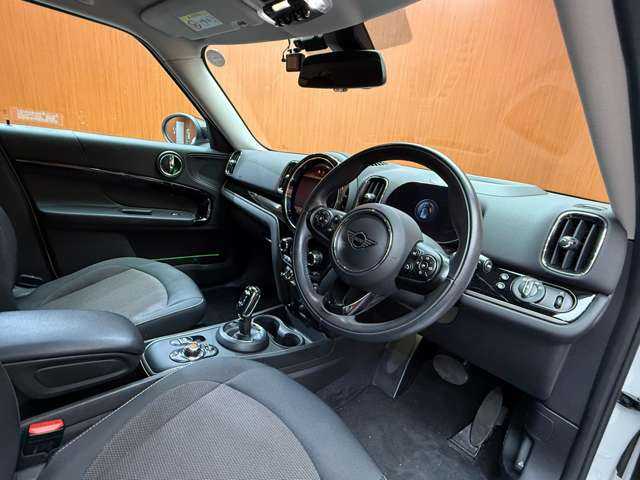 ＭＩＮＩ ＢＭＷ ミニ クロスオーバー クーパー D オール4 千葉県 2020(令2)年 4万km ホワイト・シルバー ＨＵＤ　/ＡＣＣ　/純正ナビ　/バックカメラ　/パーキングアシスト/シートヒーター　/ＰＤＣ　/ドライブレコーダー　/アイドリングストップ　/電動パーキングブレーキ　/横滑り防止機能　/ＥＴＣ　/純正１８インチＡＷ