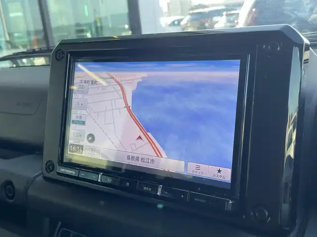 スズキ ジムニー XL 島根県 2022(令4)年 1万km ジャングルグリーン 登録時走行距離10011km/ワンオーナー/社外メモリナビ/　（Bluetooth・AM・FM・USB）/ダウンヒルアシストコントロール/前席シートヒーター/アイドリングストップ/電動格納ミラー/スマートキー×2/ETC/保証書/取扱説明書