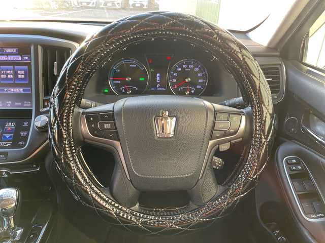 トヨタ クラウン ハイブリッド アスリートS 神奈川県 2013(平25)年 8.2万km 黒 純正HDDナビ/Bluetooth/CD/DVD/バックカメラ/追従式クルーズコントロール/前席パワーシート/前席シートヒーター/ステアリングヒーター/クリアランスソナー/ドアミラーヒーター/純正フロアマット/kranzeホイール/フォグランプ/電動格納ミラー/ドアバイザー/ETC/盗難防止装置/衝突被害軽減システム