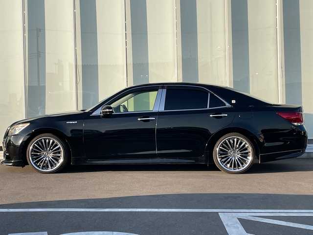 トヨタ クラウン ハイブリッド アスリートS 神奈川県 2013(平25)年 8.2万km 黒 純正HDDナビ/Bluetooth/CD/DVD/バックカメラ/追従式クルーズコントロール/前席パワーシート/前席シートヒーター/ステアリングヒーター/クリアランスソナー/ドアミラーヒーター/純正フロアマット/kranzeホイール/フォグランプ/電動格納ミラー/ドアバイザー/ETC/盗難防止装置/衝突被害軽減システム