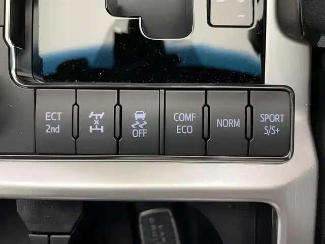 トヨタ ランドクルーザー ZX 鹿児島県 2021(令3)年 1.8万km アティチュードブラックマイカ モデリスタエアロ/純正T-Connect SDナビゲーション/フルセグTV/BT/CD/DVD/MSV/AM/FM/マルチテレインモニター/プレミアムサウンドシステム/リヤシートエンターテイメントシステム/サンルーフ/プレミアムナッパ本革シート/シートベンチレーション&シートヒーター/シートメモリ/レーダークルーズコントロール/パワーバックドア/純正20インチアルミホイール/純正LEDヘッドライト/純正フロアマット/純正ドアバイザー
