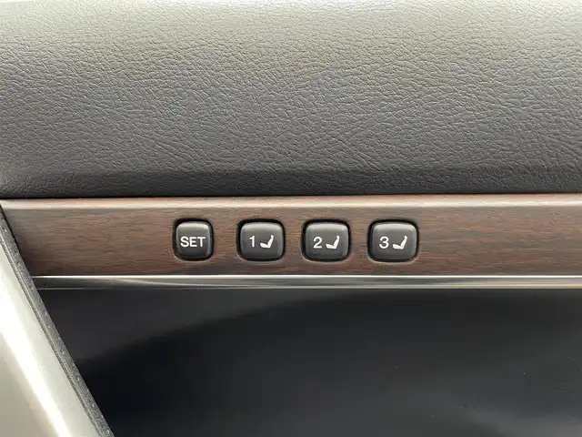トヨタ ランドクルーザー ZX 鹿児島県 2021(令3)年 1.8万km アティチュードブラックマイカ モデリスタエアロ/純正T-Connect SDナビゲーション/フルセグTV/BT/CD/DVD/MSV/AM/FM/マルチテレインモニター/プレミアムサウンドシステム/リヤシートエンターテイメントシステム/サンルーフ/プレミアムナッパ本革シート/シートベンチレーション&シートヒーター/シートメモリ/レーダークルーズコントロール/パワーバックドア/純正20インチアルミホイール/純正LEDヘッドライト/純正フロアマット/純正ドアバイザー
