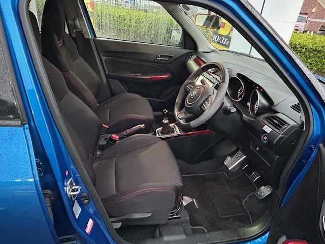 スズキ スイフト スポーツ 静岡県 2019(令1)年 3.7万km スピーディーブルーM ワンオーナー/6速マニュアルターボ/Sport専用 フロントシート［Sportロゴ入り］/Sport専用 バンパー＆グリル/Sport専用 サイドアンダースポイラー/RAYS17inAW/HKSマフラー/純正ナビ（CD/DVD/Bluetooth/フルセグTV）/クルーズコントロール/LEDヘッドライト/オートライト/ステアリングリモコン/スマートキー/スペアキー１/プッシュスタート/保証証/取扱説明書