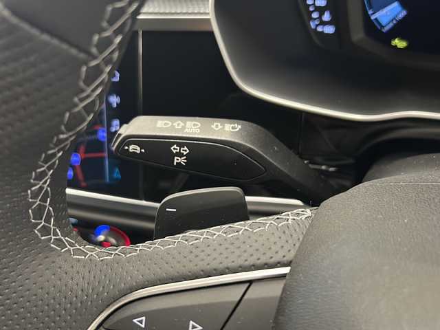 アウディ アウディ Ｑ３ SB 35TFSI Sライン 岐阜県 2024(令6)年 0.3万km 黒 純正ナビゲーション/アラウンドビューカメラ/ETC2.0/ハンズフリーパワーバックドア/ワイヤレス充電/前後ドライブレコーダー/クルーズコントロール/パドルシフト/革シート/シートヒーター/パワーシート/純正フロアマット/プッシュスタート/スマートキー/スペアキー/オートエアコン/LEDヘッドライト/オートライト/コーナーセンサー/純正アルミホイール