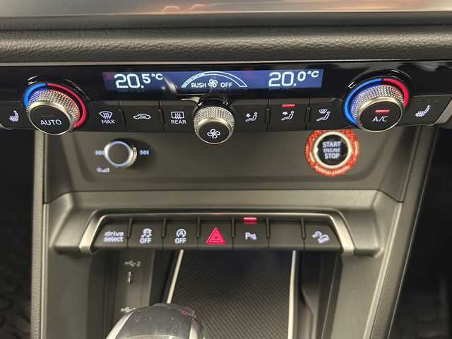 アウディ アウディ Ｑ３ SB 35TFSI Sライン 岐阜県 2024(令6)年 0.3万km 黒 純正ナビゲーション/アラウンドビューカメラ/ETC2.0/ハンズフリーパワーバックドア/ワイヤレス充電/前後ドライブレコーダー/クルーズコントロール/パドルシフト/革シート/シートヒーター/パワーシート/純正フロアマット/プッシュスタート/スマートキー/スペアキー/オートエアコン/LEDヘッドライト/オートライト/コーナーセンサー/純正アルミホイール