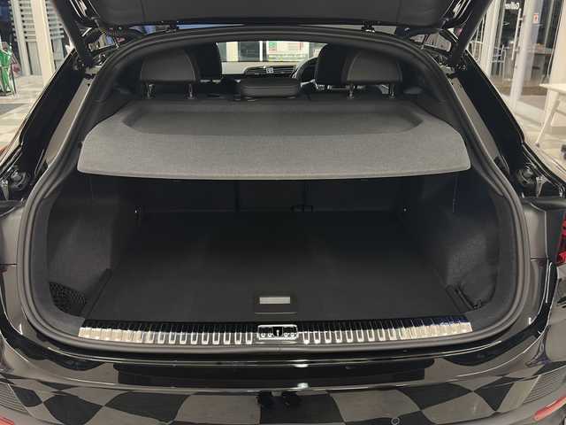 アウディ アウディ Ｑ３ SB 35TFSI Sライン 岐阜県 2024(令6)年 0.3万km 黒 純正ナビゲーション/アラウンドビューカメラ/ETC2.0/ハンズフリーパワーバックドア/ワイヤレス充電/前後ドライブレコーダー/クルーズコントロール/パドルシフト/革シート/シートヒーター/パワーシート/純正フロアマット/プッシュスタート/スマートキー/スペアキー/オートエアコン/LEDヘッドライト/オートライト/コーナーセンサー/純正アルミホイール