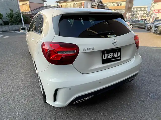 メルセデス・ベンツ Ａ１８０ スポーツ 香川県 2017(平29)年 5.5万km カルサイトホワイト 登録時走行距離：54464km/衝突軽減システム/レーンキープアシスト/社外デジタルインナーミラー/バックカメラ/ハーフレザーシート/革巻きステアリング/ステアリングリモコン/LEDヘッドライト/純正18インチアルミホイール/プッシュスタート/スマートキー