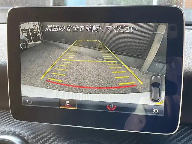 メルセデス・ベンツ Ａ１８０ スポーツ 香川県 2017(平29)年 5.5万km カルサイトホワイト 登録時走行距離：54464km/衝突軽減システム/レーンキープアシスト/社外デジタルインナーミラー/バックカメラ/ハーフレザーシート/革巻きステアリング/ステアリングリモコン/LEDヘッドライト/純正18インチアルミホイール/プッシュスタート/スマートキー