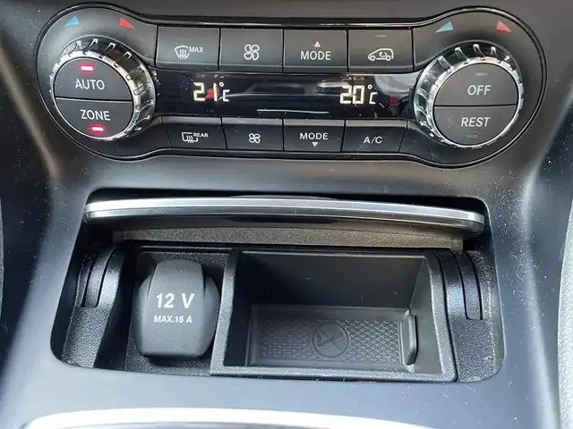 メルセデス・ベンツ Ａ１８０ スポーツ 香川県 2017(平29)年 5.5万km カルサイトホワイト 登録時走行距離：54464km/衝突軽減システム/レーンキープアシスト/社外デジタルインナーミラー/バックカメラ/ハーフレザーシート/革巻きステアリング/ステアリングリモコン/LEDヘッドライト/純正18インチアルミホイール/プッシュスタート/スマートキー