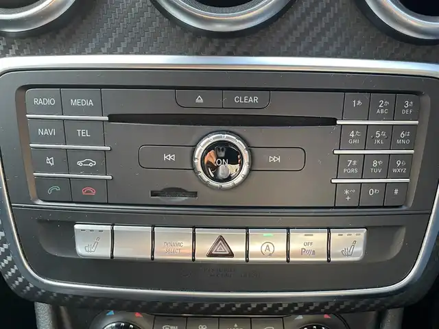 メルセデス・ベンツ Ａ１８０ スポーツ 香川県 2017(平29)年 5.5万km カルサイトホワイト 登録時走行距離：54464km/衝突軽減システム/レーンキープアシスト/社外デジタルインナーミラー/バックカメラ/ハーフレザーシート/革巻きステアリング/ステアリングリモコン/LEDヘッドライト/純正18インチアルミホイール/プッシュスタート/スマートキー