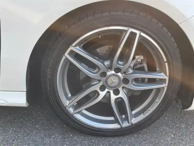 メルセデス・ベンツ Ａ１８０ スポーツ 香川県 2017(平29)年 5.5万km カルサイトホワイト 登録時走行距離：54464km/衝突軽減システム/レーンキープアシスト/社外デジタルインナーミラー/バックカメラ/ハーフレザーシート/革巻きステアリング/ステアリングリモコン/LEDヘッドライト/純正18インチアルミホイール/プッシュスタート/スマートキー