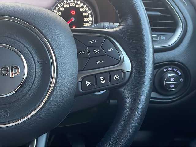 クライスラー・ジープ ジープ レネゲード リミテッド 福岡県 2019(平31)年 3.2万km グレー 純正ナビ/　（AM/FM/BT/フルセグ/USB/AUX/バック)/クルーズコントロール/シートヒーター（D席＋N席）/ルーフレール/ステアリングヒーター/BSM/クリアランスソナー/横滑り防止装置/レーンキープアシスト/盗難防止装置/オートライト/電動パーキングブレーキ/ステアリングスィッチ/電格ミラー/プッシュスタート/純正マット/オートライト/アイドリングストップ/LEDライト