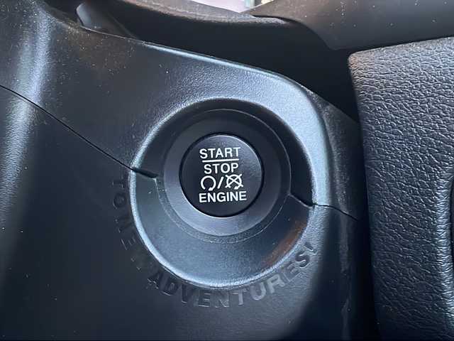 クライスラー・ジープ ジープ レネゲード リミテッド 福岡県 2019(平31)年 3.2万km グレー 純正ナビ/　（AM/FM/BT/フルセグ/USB/AUX/バック)/クルーズコントロール/シートヒーター（D席＋N席）/ルーフレール/ステアリングヒーター/BSM/クリアランスソナー/横滑り防止装置/レーンキープアシスト/盗難防止装置/オートライト/電動パーキングブレーキ/ステアリングスィッチ/電格ミラー/プッシュスタート/純正マット/オートライト/アイドリングストップ/LEDライト