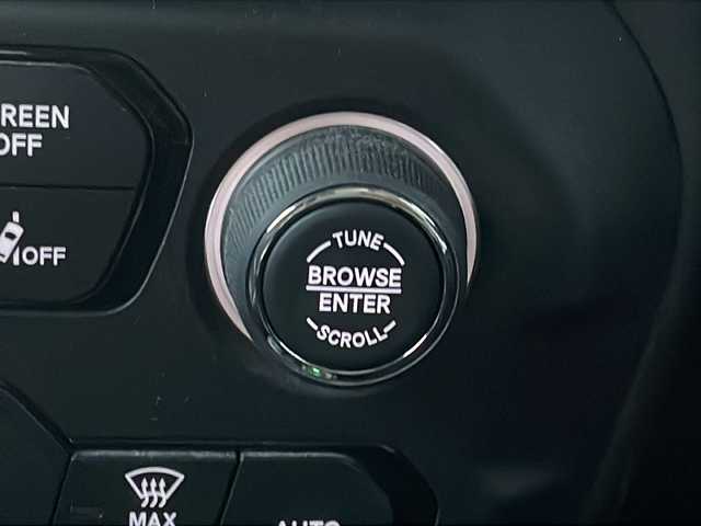 クライスラー・ジープ ジープ レネゲード リミテッド 福岡県 2019(平31)年 3.2万km グレー 純正ナビ/　（AM/FM/BT/フルセグ/USB/AUX/バック)/クルーズコントロール/シートヒーター（D席＋N席）/ルーフレール/ステアリングヒーター/BSM/クリアランスソナー/横滑り防止装置/レーンキープアシスト/盗難防止装置/オートライト/電動パーキングブレーキ/ステアリングスィッチ/電格ミラー/プッシュスタート/純正マット/オートライト/アイドリングストップ/LEDライト