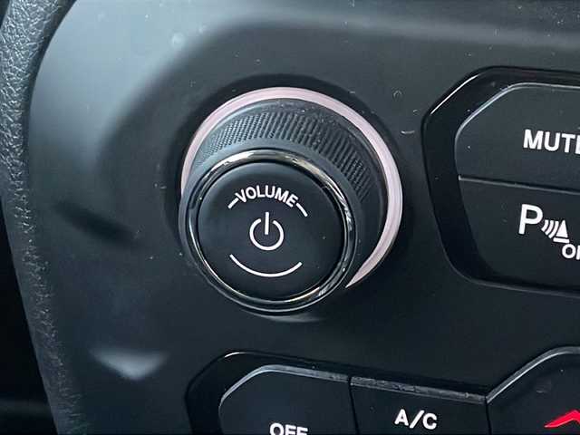 クライスラー・ジープ ジープ レネゲード リミテッド 福岡県 2019(平31)年 3.2万km グレー 純正ナビ/　（AM/FM/BT/フルセグ/USB/AUX/バック)/クルーズコントロール/シートヒーター（D席＋N席）/ルーフレール/ステアリングヒーター/BSM/クリアランスソナー/横滑り防止装置/レーンキープアシスト/盗難防止装置/オートライト/電動パーキングブレーキ/ステアリングスィッチ/電格ミラー/プッシュスタート/純正マット/オートライト/アイドリングストップ/LEDライト