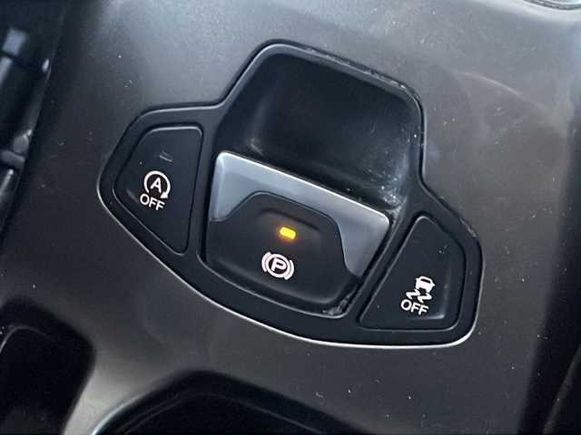 クライスラー・ジープ ジープ レネゲード リミテッド 福岡県 2019(平31)年 3.2万km グレー 純正ナビ/　（AM/FM/BT/フルセグ/USB/AUX/バック)/クルーズコントロール/シートヒーター（D席＋N席）/ルーフレール/ステアリングヒーター/BSM/クリアランスソナー/横滑り防止装置/レーンキープアシスト/盗難防止装置/オートライト/電動パーキングブレーキ/ステアリングスィッチ/電格ミラー/プッシュスタート/純正マット/オートライト/アイドリングストップ/LEDライト