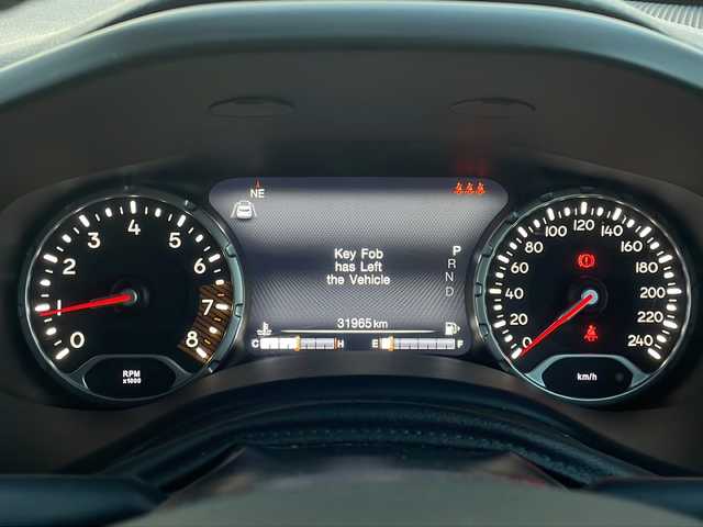 クライスラー・ジープ ジープ レネゲード リミテッド 福岡県 2019(平31)年 3.2万km グレー 純正ナビ/　（AM/FM/BT/フルセグ/USB/AUX/バック)/クルーズコントロール/シートヒーター（D席＋N席）/ルーフレール/ステアリングヒーター/BSM/クリアランスソナー/横滑り防止装置/レーンキープアシスト/盗難防止装置/オートライト/電動パーキングブレーキ/ステアリングスィッチ/電格ミラー/プッシュスタート/純正マット/オートライト/アイドリングストップ/LEDライト