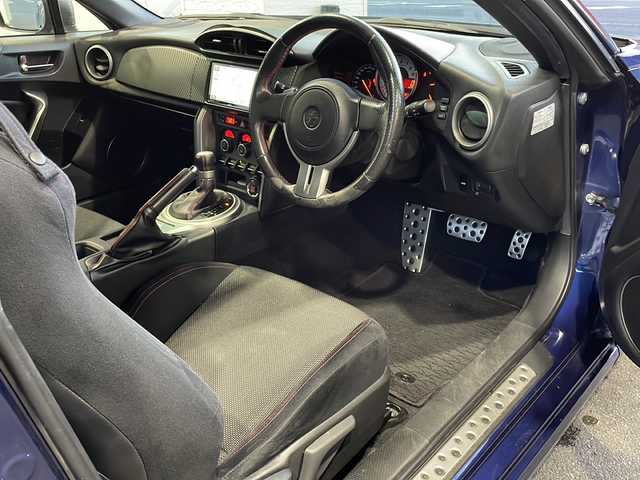 トヨタ ８６ GT 愛媛県 2014(平26)年 11.2万km ギャラクシーブルーシリカ HKSマフラー/WORK-Seekerホイール/RS-R車高調(純正サスペンション積込)/Stradaナビ(フルセグTV/CD/DVD/AM・FM/BT)/ETC/前後ドラレコ/パドルシフト/純正フロアマット