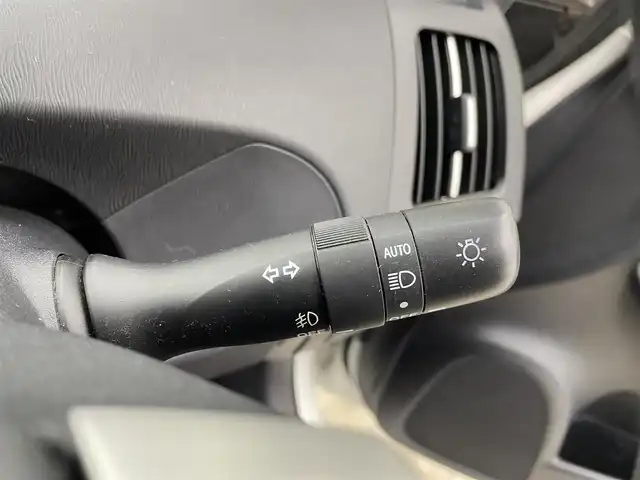 トヨタ プリウス G 宮城県 2014(平26)年 8.2万km ホワイトパールクリスタルシャイン 純正ナビ/バックモニター/ＥＴＣ/クルーズコントロール/ハーフレザーシート/LEDヘッドランプ/フォグランプ/フルセグTV/Bluetoothオーディオ/パワーシート/ドライブレコーダー/禁煙車