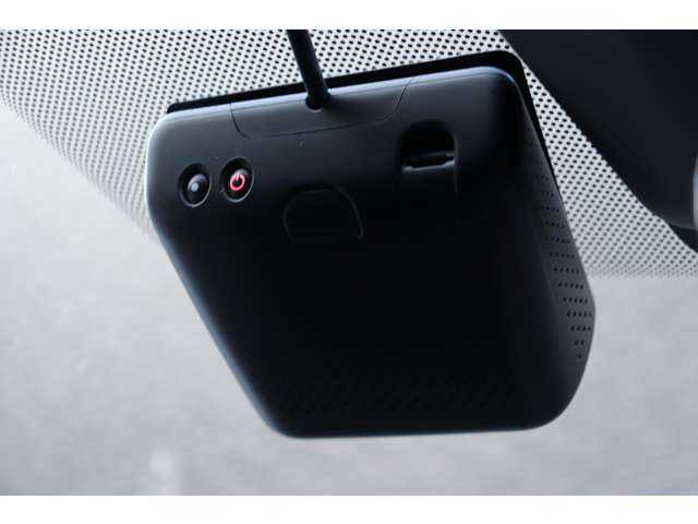 ランドローバー ランドローバー ディスカバリースポーツ　SE 大分県 2021(令3)年 2.6万km フジホワイト エマージェンシーブレーキ/アダプティブクルーズコントロール/ブラインドスポットモニター/レーンキープアシスト/純正ナビ/CarPlay/Bluetooth/ワイヤレス充電/360°カメラ/黒革/シートヒーター/パワーシート/LEDヘッドライト/オートハイビーム/純正20インチAW/ETC/ドライブレコーダー（前後）