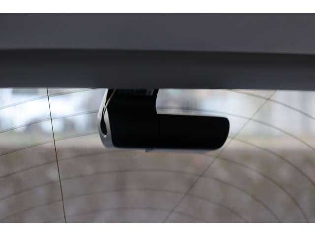 ランドローバー ランドローバー ディスカバリースポーツ　SE 大分県 2021(令3)年 2.6万km フジホワイト エマージェンシーブレーキ/アダプティブクルーズコントロール/ブラインドスポットモニター/レーンキープアシスト/純正ナビ/CarPlay/Bluetooth/ワイヤレス充電/360°カメラ/黒革/シートヒーター/パワーシート/LEDヘッドライト/オートハイビーム/純正20インチAW/ETC/ドライブレコーダー（前後）