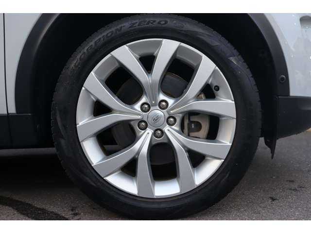 ランドローバー ランドローバー ディスカバリースポーツ　SE 大分県 2021(令3)年 2.6万km フジホワイト エマージェンシーブレーキ/アダプティブクルーズコントロール/ブラインドスポットモニター/レーンキープアシスト/純正ナビ/CarPlay/Bluetooth/ワイヤレス充電/360°カメラ/黒革/シートヒーター/パワーシート/LEDヘッドライト/オートハイビーム/純正20インチAW/ETC/ドライブレコーダー（前後）