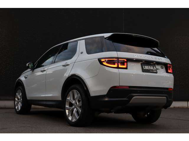 ランドローバー ランドローバー ディスカバリースポーツ　SE 大分県 2021(令3)年 2.6万km フジホワイト エマージェンシーブレーキ/アダプティブクルーズコントロール/ブラインドスポットモニター/レーンキープアシスト/純正ナビ/CarPlay/Bluetooth/ワイヤレス充電/360°カメラ/黒革/シートヒーター/パワーシート/LEDヘッドライト/オートハイビーム/純正20インチAW/ETC/ドライブレコーダー（前後）