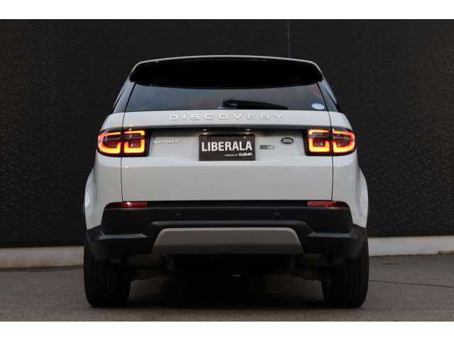 ランドローバー ランドローバー ディスカバリースポーツ　SE 大分県 2021(令3)年 2.6万km フジホワイト エマージェンシーブレーキ/アダプティブクルーズコントロール/ブラインドスポットモニター/レーンキープアシスト/純正ナビ/CarPlay/Bluetooth/ワイヤレス充電/360°カメラ/黒革/シートヒーター/パワーシート/LEDヘッドライト/オートハイビーム/純正20インチAW/ETC/ドライブレコーダー（前後）