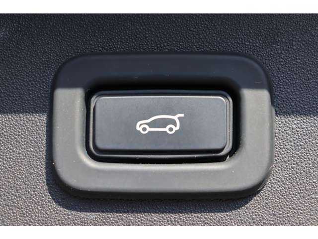 ランドローバー ランドローバー ディスカバリースポーツ　SE 大分県 2021(令3)年 2.6万km フジホワイト エマージェンシーブレーキ/アダプティブクルーズコントロール/ブラインドスポットモニター/レーンキープアシスト/純正ナビ/CarPlay/Bluetooth/ワイヤレス充電/360°カメラ/黒革/シートヒーター/パワーシート/LEDヘッドライト/オートハイビーム/純正20インチAW/ETC/ドライブレコーダー（前後）