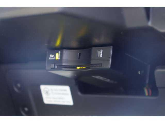 ランドローバー ランドローバー ディスカバリースポーツ　SE 大分県 2021(令3)年 2.6万km フジホワイト エマージェンシーブレーキ/アダプティブクルーズコントロール/ブラインドスポットモニター/レーンキープアシスト/純正ナビ/CarPlay/Bluetooth/ワイヤレス充電/360°カメラ/黒革/シートヒーター/パワーシート/LEDヘッドライト/オートハイビーム/純正20インチAW/ETC/ドライブレコーダー（前後）