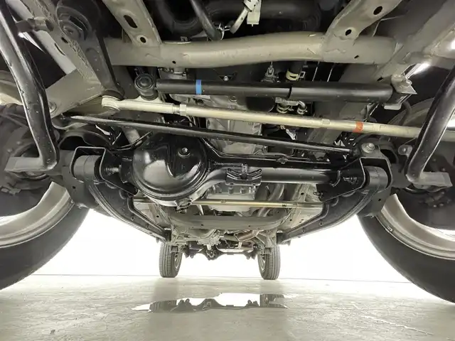 スズキ ジムニー XC 福島県 2022(令4)年 2.9万km ミディアムグレー スズキセーフティサポート/・誤発進抑制機能（前方・後方）/・後退時ブレーキサポート/・車線逸脱抑制機能/・ふらつき警報機能/・標識認識機能/・先行車発進お知らせ機能/・ハイビームアシスト/ダウンヒルアシスト/パートタイム４WD/純正8インチナビ/・型番：CN-RZ876/・フルセグ/CD/DVD/SD/USB/BT/FM/AM/・バックカメラ/・ETC/前後ドライブレコーダー/革巻きステアリング/・ステアリングスイッチ/前席シートヒーター/ＬＥＤヘッドライト/・フォグランプ/・オートライト/プッシュスタート/・スマートキー/電動格納ミラー/・ウィンカーミラー/・ミラーヒーター/純正フロアマット/純正ドアバイザー/純正16インチＡＷ