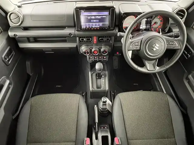 スズキ ジムニー XC 福島県 2022(令4)年 2.9万km ミディアムグレー スズキセーフティサポート/・誤発進抑制機能（前方・後方）/・後退時ブレーキサポート/・車線逸脱抑制機能/・ふらつき警報機能/・標識認識機能/・先行車発進お知らせ機能/・ハイビームアシスト/ダウンヒルアシスト/パートタイム４WD/純正8インチナビ/・型番：CN-RZ876/・フルセグ/CD/DVD/SD/USB/BT/FM/AM/・バックカメラ/・ETC/前後ドライブレコーダー/革巻きステアリング/・ステアリングスイッチ/前席シートヒーター/ＬＥＤヘッドライト/・フォグランプ/・オートライト/プッシュスタート/・スマートキー/電動格納ミラー/・ウィンカーミラー/・ミラーヒーター/純正フロアマット/純正ドアバイザー/純正16インチＡＷ