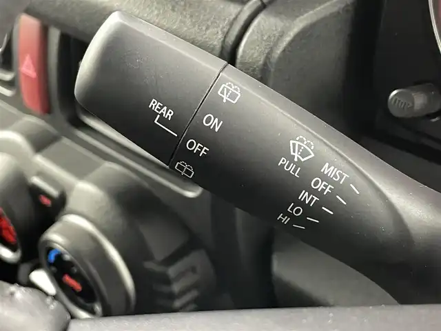 スズキ ジムニー XC 福島県 2022(令4)年 2.9万km ミディアムグレー スズキセーフティサポート/・誤発進抑制機能（前方・後方）/・後退時ブレーキサポート/・車線逸脱抑制機能/・ふらつき警報機能/・標識認識機能/・先行車発進お知らせ機能/・ハイビームアシスト/ダウンヒルアシスト/パートタイム４WD/純正8インチナビ/・型番：CN-RZ876/・フルセグ/CD/DVD/SD/USB/BT/FM/AM/・バックカメラ/・ETC/前後ドライブレコーダー/革巻きステアリング/・ステアリングスイッチ/前席シートヒーター/ＬＥＤヘッドライト/・フォグランプ/・オートライト/プッシュスタート/・スマートキー/電動格納ミラー/・ウィンカーミラー/・ミラーヒーター/純正フロアマット/純正ドアバイザー/純正16インチＡＷ