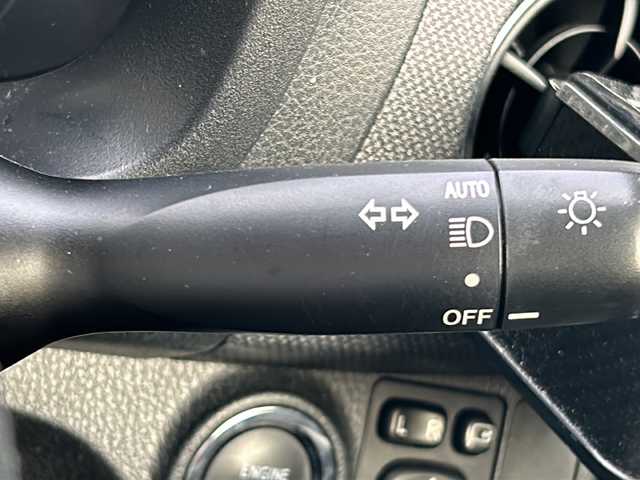 トヨタ ヴィッツ F LEDエディション 福島県 2017(平29)年 4万km シルバーM 純正ナビ　バックカメラ　フルセグＴＶ　ＡＭ／ＦＭ　前後ドラレコ　プッシュスタート　スマートキー　スペアキー　衝突軽減ブレーキ　オートライト　オートハイビーム　積み込み夏タイヤ　車線逸脱警報